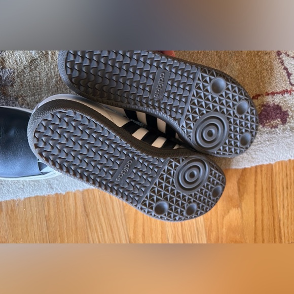 Adidas SAMBA - Classic White and Black Trainers - Picture 4 of 6